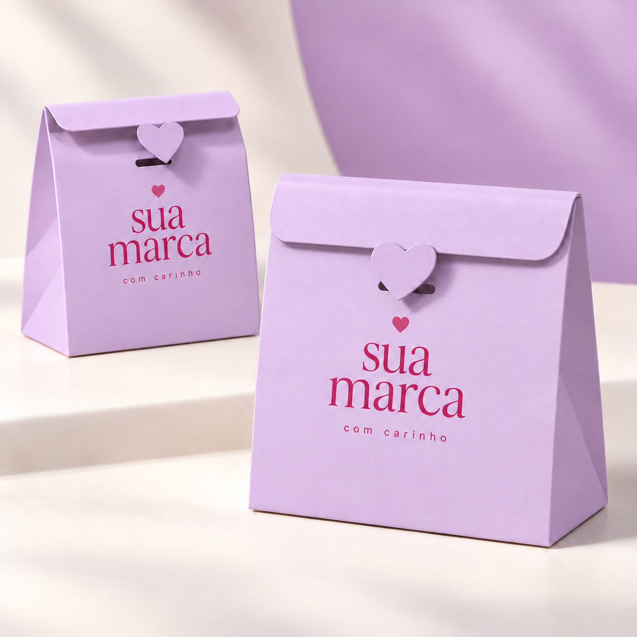 Miniê Paper Color com fundo lilás, marca em rosa e coraçãozinho rosa